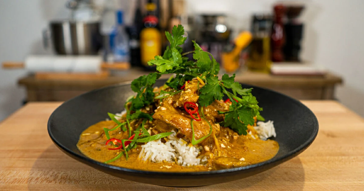 Sri Lankan Coconut Chicken Curry