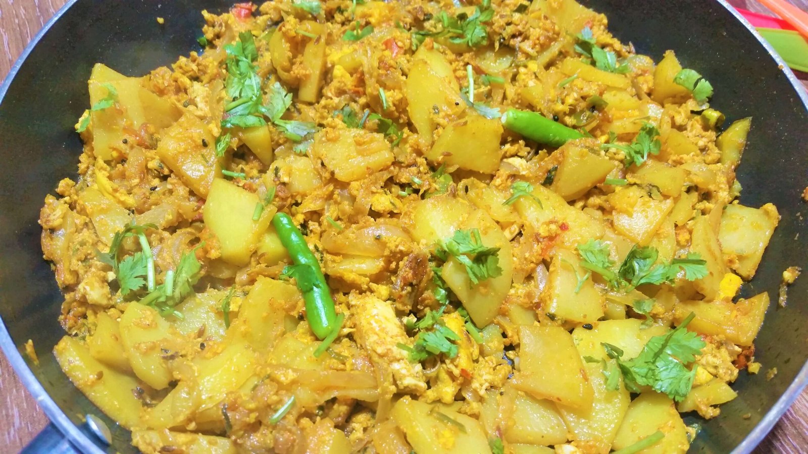 Aloo Anday Ki Bhujia (Potato Egg Curry)